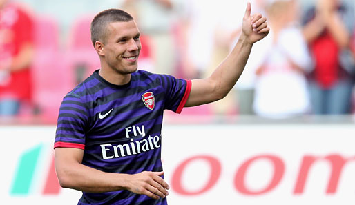 Geht es nach Per Mertesacker, wird sich Lukas Podolski bei Arsenal durchsetzen