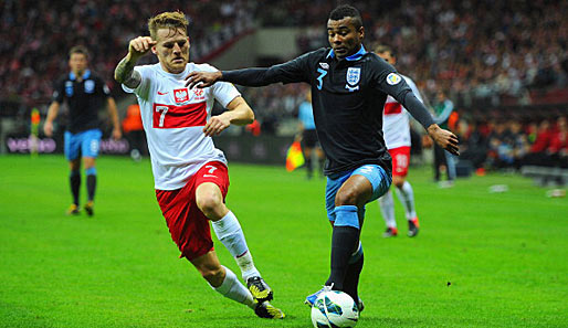 Ashley Cole (r.) im Duell gegen Eugen Polanski (l.) beim 1:1 in der WM-Quali gegen Polen