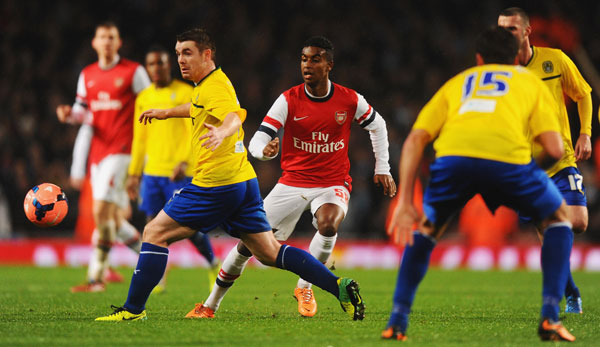 Zauberfuß: Gegen Coventry City feiert Gedion Zelalem (M.) sein Profi-Debüt beim FC Arsenal