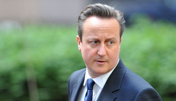 David Cameron hat die hohen Preise für das Trikot der Three Lions kritisiert