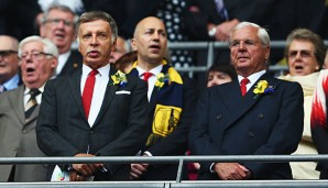 Sir Chips Keswick (r.) vertraut dem aktuellen Kader von Arsenal