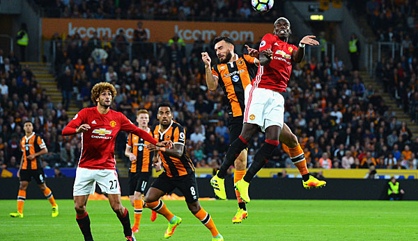 Paul Pogba (r.) machte sein zweites Saisonspiel für Manchester United