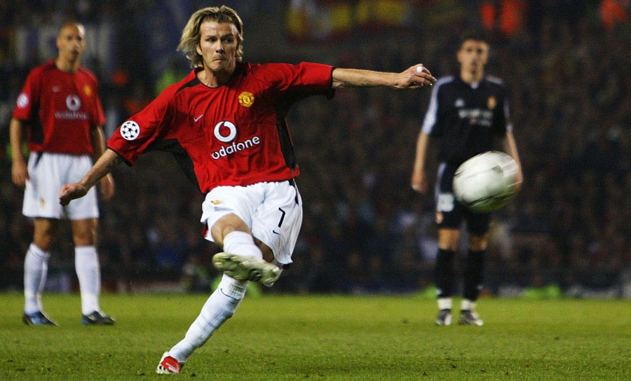 MITTELFELD: David Beckham wurde bei Manchester United groß und gewann sechs Mal die englische Meisterschaft, bevor er zu Real Madrid wechselte. 2013 beendete er seine Karriere bei Paris Saint-Germain