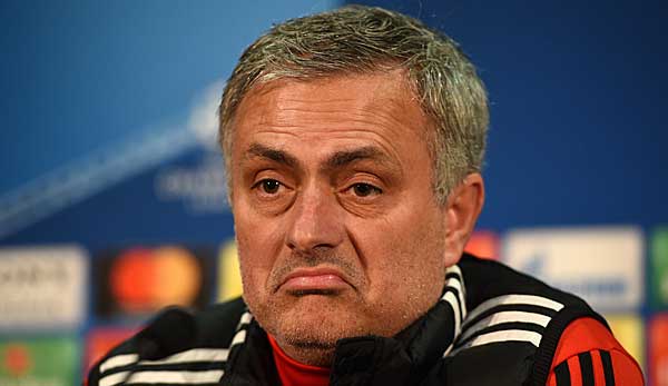 Manchester Uniteds Coach Jose Mourinho lässt die Kritik von Frank de Boer kalt.