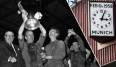 Zehn Jahre nach dem Flugzeugunglück in München bejubeln die Spieler von Manchester United 1968 den Gewinn des Europapokals der Landesmeister.