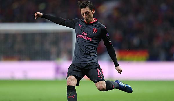 Mesut Özil beendet seinen Urlaub und startet früher ins Training des FC Arsenal.