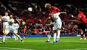Marouane Fellaini köpft in der 95. Minute gegen Derby County den Ausgleich für Manchester United.