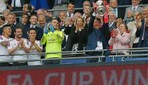 Der erste Titel der Post-Ferguson-Ära: Van Gaal holte 2015/16 den FA Cup. Er scheiterte mit Rang 5 in der Liga aber an der Qualifikation für die Königsklasse - zu viel für die Verantwortlichen, United trennte sich vom Niederländer.