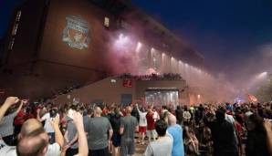 Entgegen der Ansage von Klopp sangen die Anhänger der Reds vor dem Stadion und bejubelten das Ende der Durststrecke in der Premier League.