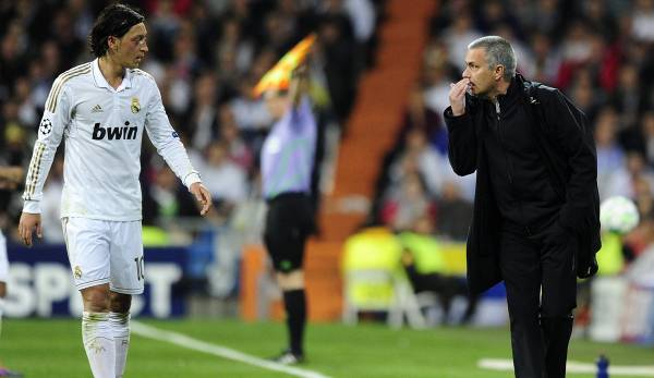 Tottenham-Trainer Jose Mourinho hat auf eine Stichelei seines ehemaligen Schützlings Mesut Özil reagiert.