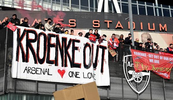Vor dem Spiel gegen den FC Everton forderten viele Arsenal-Fans einen Rückzug von Besitzer Stan Kroenke.