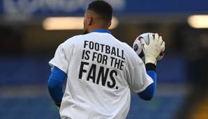 Auch im Stadioninneren wurden erneut Zeichen gesetzt. Die Spieler von Brighton trugen zum Aufwärmen diese Shirts.