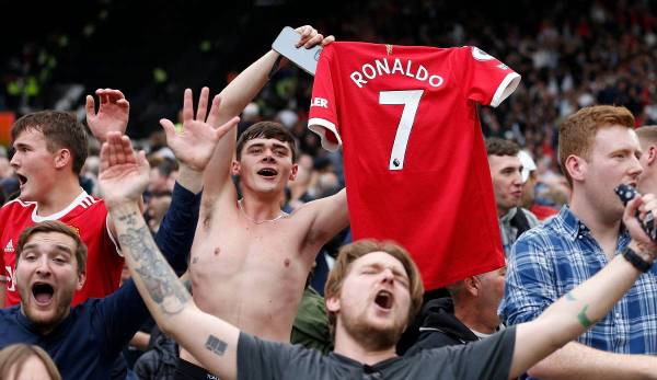 Manchester United fans are crazy about Cristiano Ronaldo.