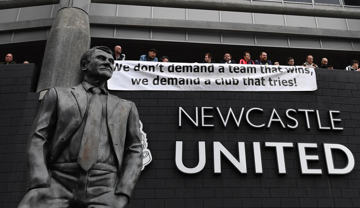 Am Sonntag war Spiel eins von Newcastle United nach der Übernahme durch einen Investmentfond aus Saudi-Arabien, der sich kürzlich 80 Prozent der Anteile an den Magpies sicherte. Es waren skurrile Szenen zu beobachten - Film ab!