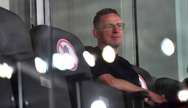 Ralf Rangnick is not quite right in the middle of it at Manchester United.