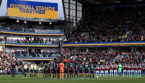 "Football stands together!" - Klare Botschaft bei Burnley vs. Chelsea.