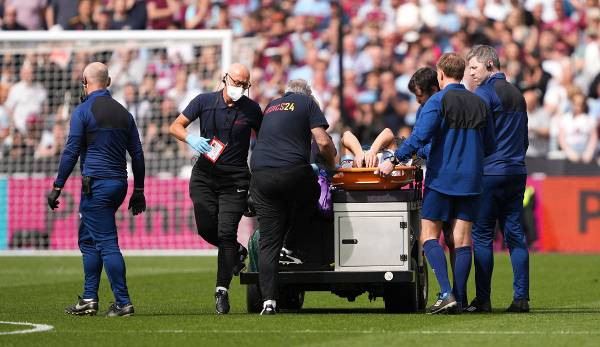 Ashley Westwood von West Ham United hat sich beim 1:1 gegen den FC Burnley schwer am Knöchel verletzt.