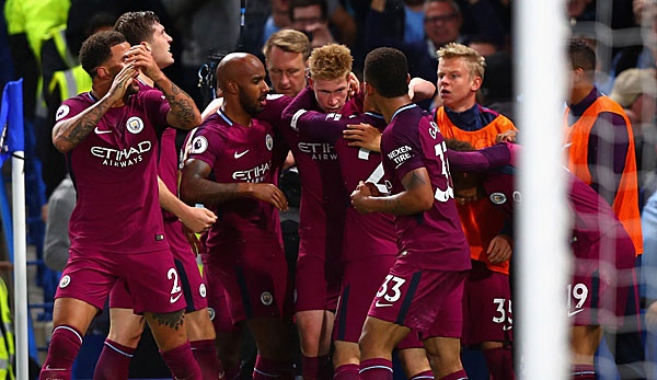 Manchester City bejubelt den Sieg beim amtierenden Meister FC Chelsea