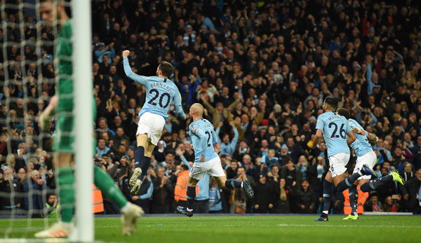 David Silva (M.) erzielte das frühe 1:0 für Manchester City.