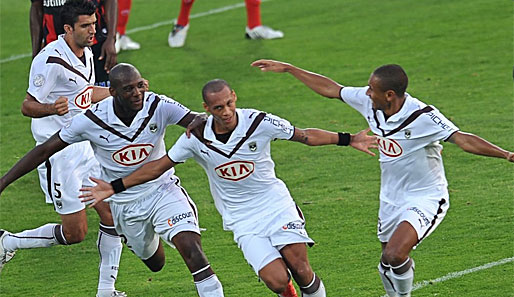 Yoan Gouffran (M.) feiert mit seinen Teamkameraden das 1:0 für Bordeaux gegen Boulogne