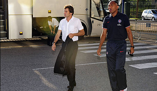 Haben sich nur wenig zu sagen: Leonardo (l.) und PSG-Trainer Antoine Kombouare