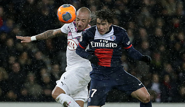 Maxwell (r.) verlängerte seinen Vertrag bei Paris Saint-Germain bis 2015