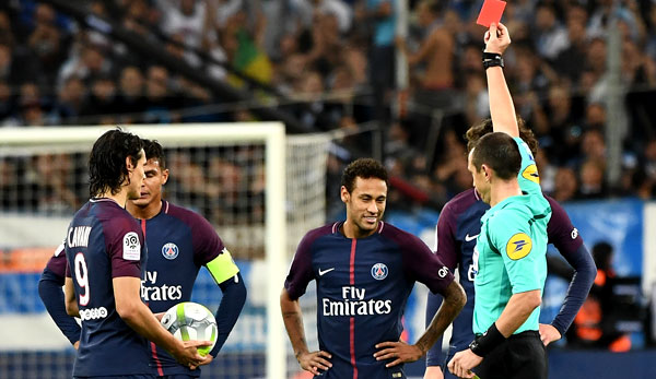 Der Superstar muss runter: binnen zwei Minuten sah Neymar gegen Marseille die Ampelkarte