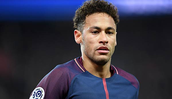 Paris Saint-Germains Starstürmer Neymar erfolgreich am Mittelfuß operiert.