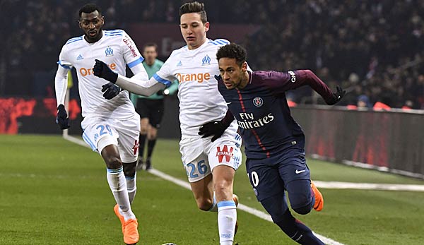 Neymar am Ball im Spiel gegen Olympique Lyon