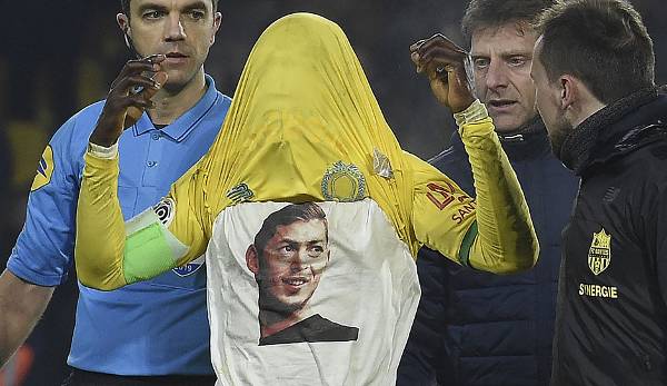 Die Spieler des FC Nantes hoffen weiter auf eine Rettung des vermissten Emiliano Sala.