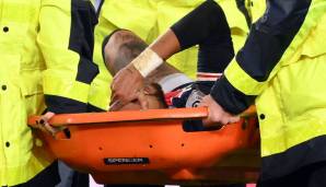 Neymar verletzt sich wohl schwer und musste unter Tränen vom Platz getragen werden.