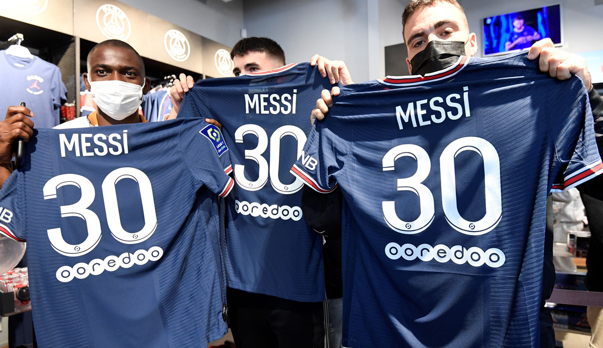 PSG Lange Schlangen vor Fanshop  Trikot von Lionel Messi kostet 165 Euro