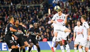 Angers verlor gegen PSG kurz vor Schluss durch einen umstrittenen Elfmeter.