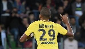 Mbappé erzielte sowohl bei seinem PSG-Debüt in der Ligue 1 als auch in der Champions League sofort ein Tor. Im Sommer 2018 gab PSG für den festen Transfer 180 Mio. Euro aus, was ihn zum zweitteuersten Transfer in der Geschichte macht.