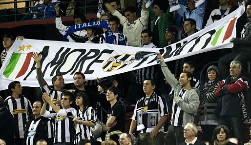 Die Fans von Juventus Turin mussten 2006 den Zwangsabstieg ihrer Mannschaft verkraften