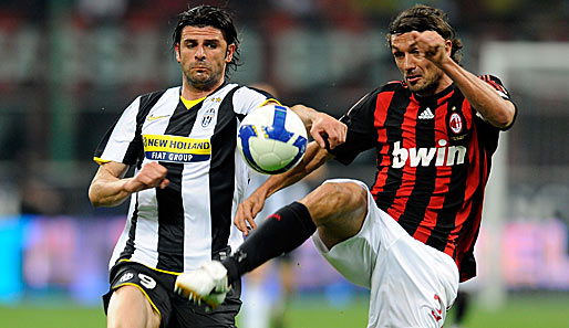 Paolo Maldini (re.) spielte von 1984 bis 2009 beim AC Milan