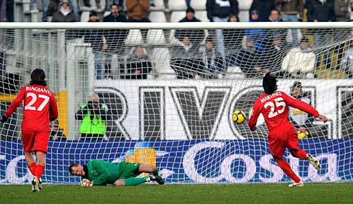 Martinez sorgte mit seinem Elfmeter für die 1:0-Führung Catanias gegen Juventus Turin
