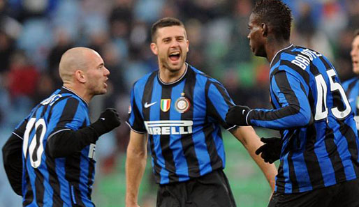 Mario Balotelli (r.) war beim 3:0-Heimsieg von Inter einmal erfolgreich