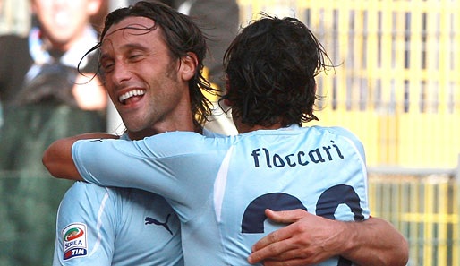 Lazios Torschützen Stefano Mauri und Sergio Floccari feiern gemeinsam