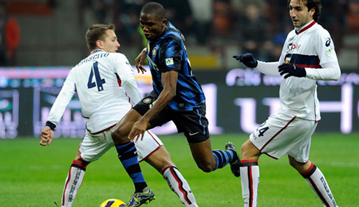 Samuel Eto'o (M.) war gegen den FC Genua nicht zu stoppen