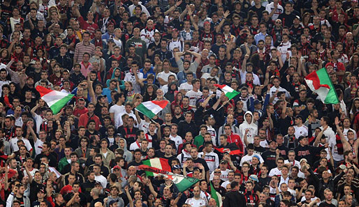Zehntausende feiern in der Mailänder Innenstadt die Meisterschaft des AC Milan