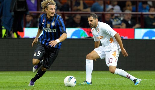 Diego Forlan (l.) steht nach überstandener Verletzung wieder im Kader von Inter Mailand