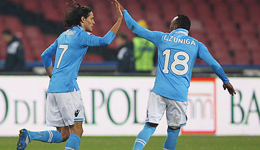 Edinson Cavani (l.) und der SSC Neapel stehen im Viertelfinale der Coppa Italia