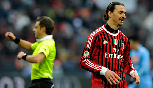 Gegen Neapel flog Zlatan Ibrahimovic (r.) vom Platz und ist seither in der Liga gesperrt