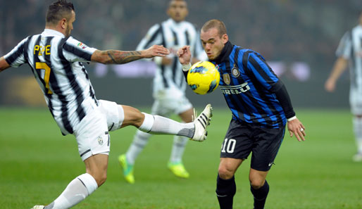 Rund zehn Millionen Euro soll Inter Mailand für Wesley Sneijder (r.) bekommen