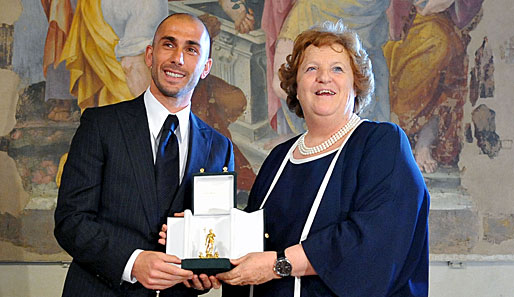 Innenministerin Annamaria Cancellieri (hier mit Marco Di Vaio) ist in Italien für ihre rigorose Art bekannt
