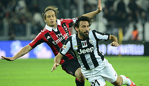 Nachdem er zehn Jahre im Trikot von Milan spielte, wechselte Andrea Pirlo (r.) 2011 zu Juventus