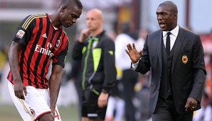 Es läuft nicht rund beim AC Milan: Trainer Clarence Seedorf im Gespräch mit Mario Balotelli (l.)