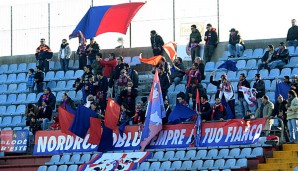 Die Fans von Cagliari Calcio griffen ihre Spieler tätlich an