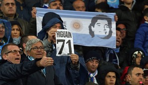Fans des SC Neapel reagierten auf die Rückkehr Higuains mit Zahlensymbolik